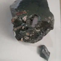 باسلام یک عددشهاب سنگ به فروش می رسد