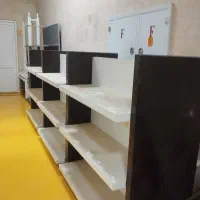 تعدادی کمد چوبی شرکت به فروش میرسد