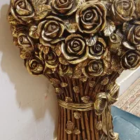میز دکوراتیو گل‌دار و آینه دکوراتیو سلطنتی بزرگ