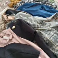 تعدادی لباس در حد نو