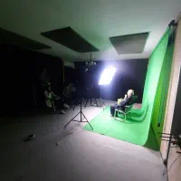 طراح، فیلمبردار، خبرنگار