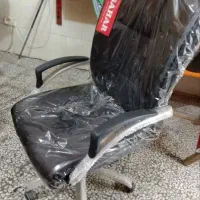 صندلی اداری در حد نو