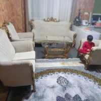 مبل سلطنتی در حد نو با میز ومیز های عسلی|مبلمان خانگی و میز عسلی|پرند, فاز ۵|دیوار