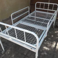 با سلام یک عدد تخت خواب بیمارستانی درحدنوع|تخت و سرویس خواب|فردوس (خراسان), |دیوار