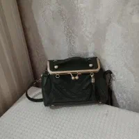 تعدادی کیف و کفش زنانه