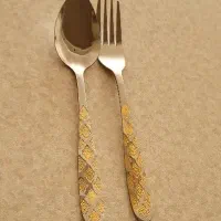 قاشق و چنگال طلایی
