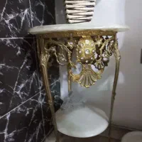 میز تلفن برنزی