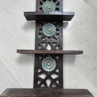 تاقچه و شمعدان چوبی