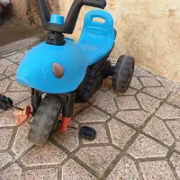 سه چرخه موتوری و صندلی غذا