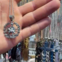 گردن بند شیر خورشید