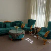 یک دست مبل ۷ نفره به همراه میز و عسلی‌ها