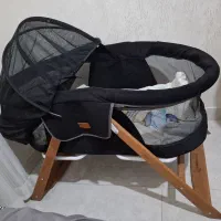 تخت کنار مادر