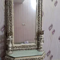 آینه و شمعدان با میز
