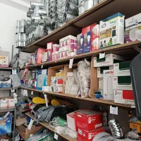 همکار فروشنده خانم در فروشگاه ابزار یراق