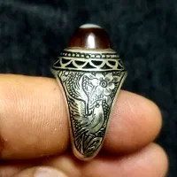 انگشتر قلم زنی فرهنیا با نگین سرخ