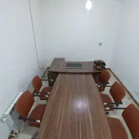 میز مدیریت و میز جلسه با ۵ عدد صندلی