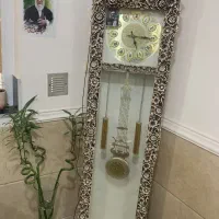 میز تی وی و ساعت ایستاده