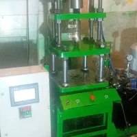 تزریق پلاستیک عمودی