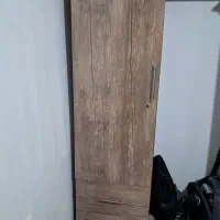 یک کمد ایستاده