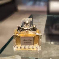 فروشنده عطر و ادکلن