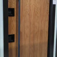 منشی خانم فروشگاه پنجره و دکوراسیون داخلی