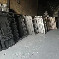 رنگکار پودری و کارگر ساده