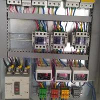 تابلو ساز برق صنعتی سه فاز و تک فاز|خدمات پیشه و مهارت|صحنه, |دیوار