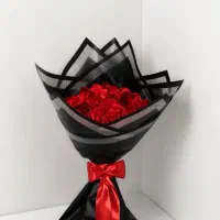 دسته گل ۷ شاخه رز قرمز شاین دار