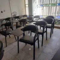 تعدادی صندلی دانش آموز وابگرمگن|صندلی و نیمکت|شیراز, انجیر|دیوار