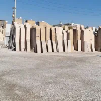 کارگر جهت کار در سنگفروشی