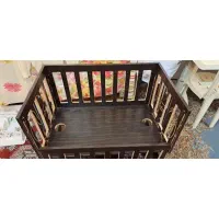 تخت کنار مادر