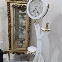 ویترین و ساعت قدی دیواری