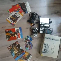 یک دستگاه ps2 نقره ای
