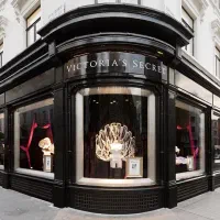 ۱۰۰۰ متر تجاری در حاشیه معلم به اجاره داده میشود