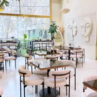 نیاز به 1 نفر ظرفشور و ۱ نفر نظافت سالن و قلیون زن