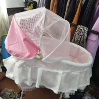 تخت کنار مادر و کریر