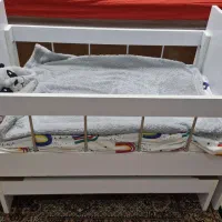 تخت کنار مادر