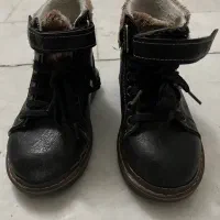 کفش بچه گانه ( نیم بوت)