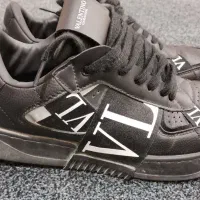 کفش والنتینو