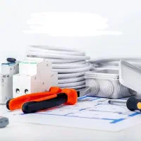 برقکار و دوربین مداربسته