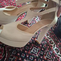 کفش|کیف، کفش، کمربند|کشاورز, |دیوار