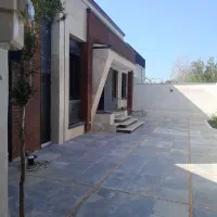 ویلایی با نمای مدرن نزدیکی دریا