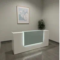 منشی پذیرش در کلینیک زیبایی