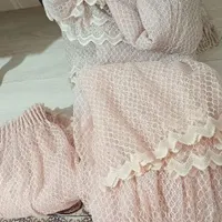 پرده های درحدنوعه نو، طوسی و صورتی.