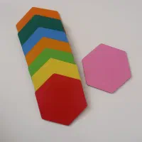 اشکال هندسی چوبی و دست ساز رنگی