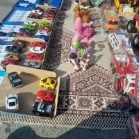 مقداری اسباب بازی ودوچرخه