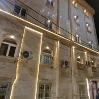 خانم خانه دار برای نظافت سوییت