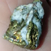 سنگه طلا باارزش تیکه ای الماس ناب وشهاب