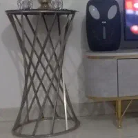 میز کنار سالنی