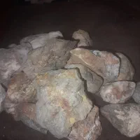 تعدادی سنگ عتیقه و سنگ فسیل به فروش میرسد